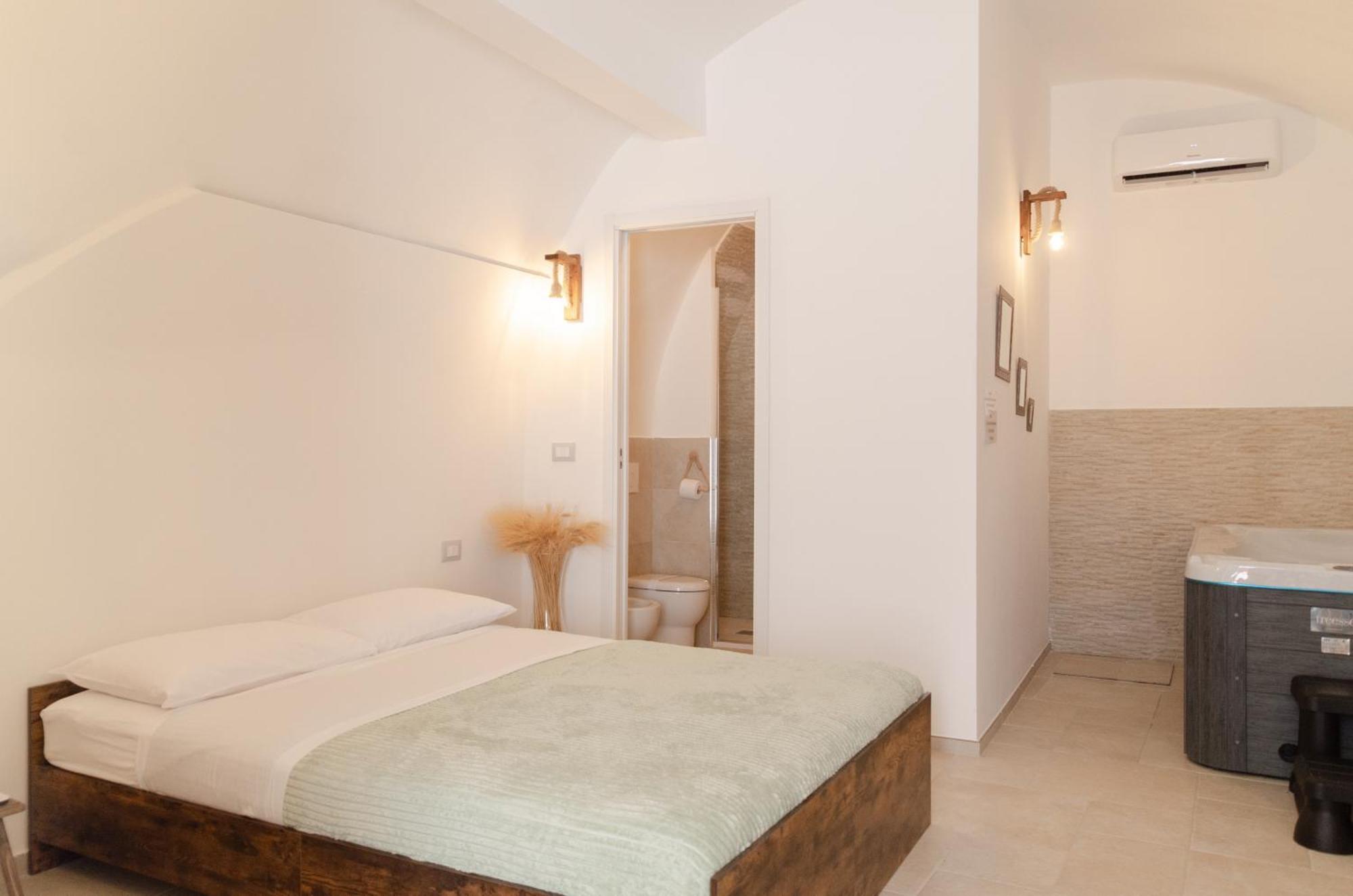 Aca Suite Luxury With Jacuzzi Adelfia Dış mekan fotoğraf