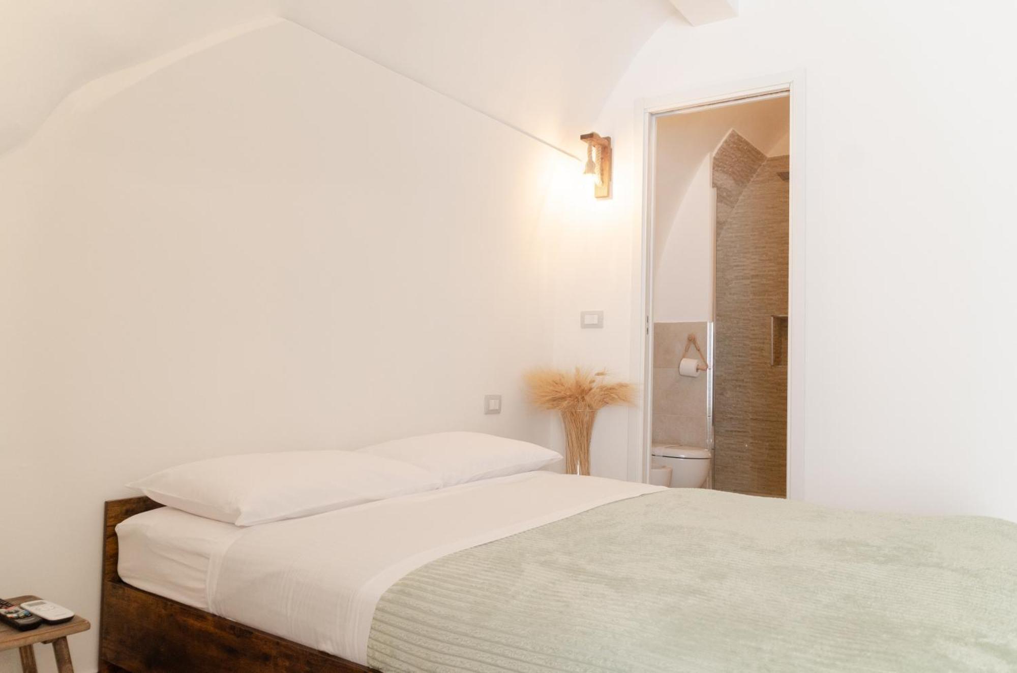 Aca Suite Luxury With Jacuzzi Adelfia Dış mekan fotoğraf
