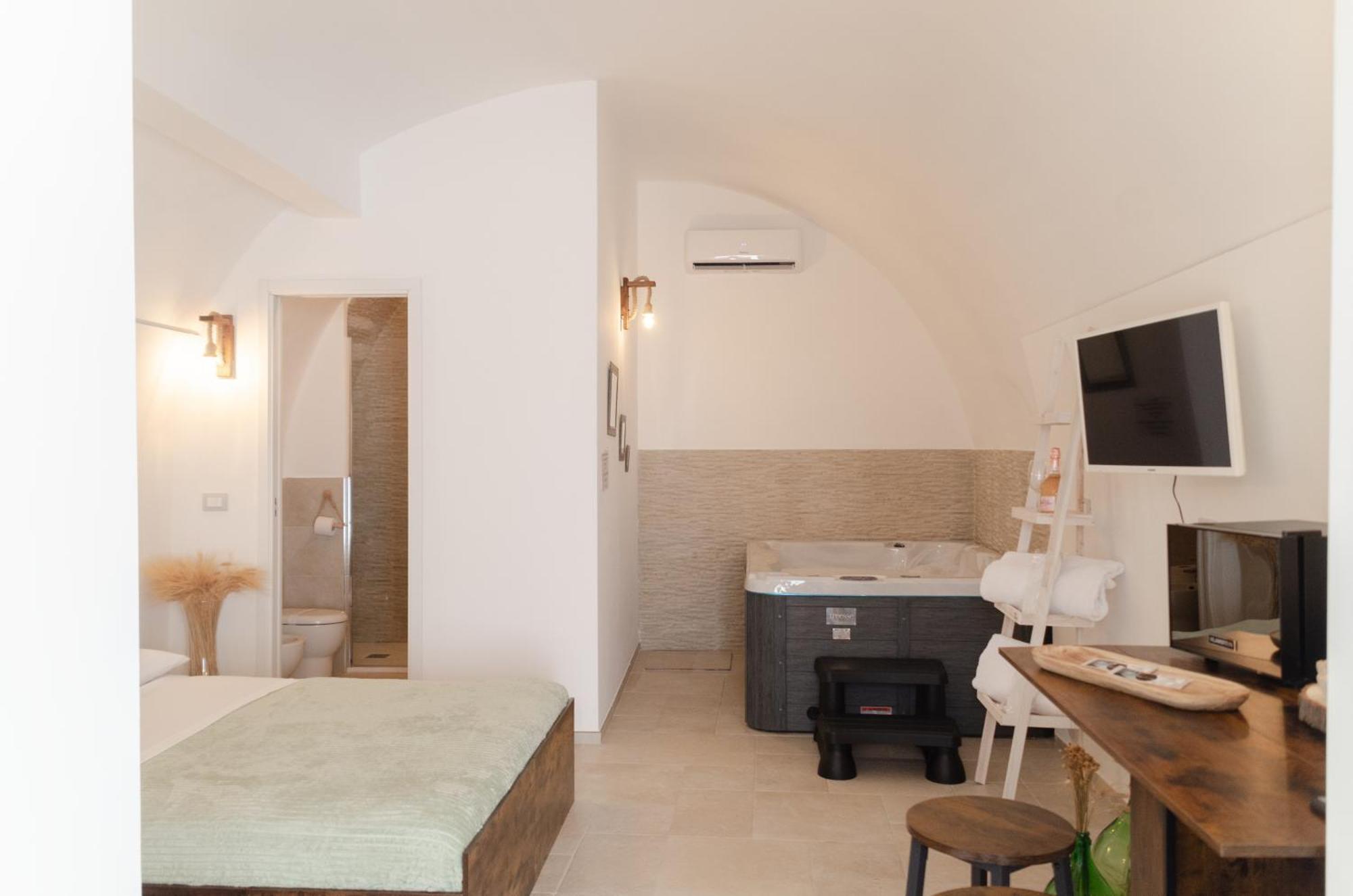 Aca Suite Luxury With Jacuzzi Adelfia Dış mekan fotoğraf